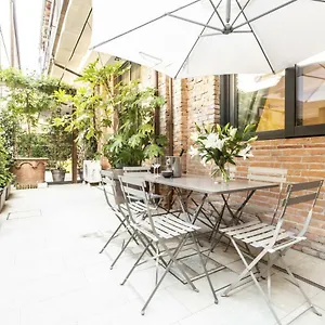 Apartment Elegant Fornasa Vecia, Canal View With A Beautiful Garden R&r 